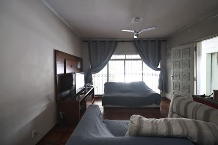 Casa à venda com 176m², 3 quartos e 3 vagasSala