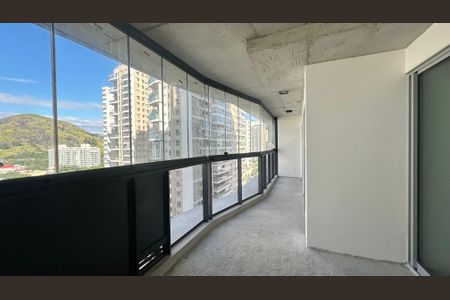 Apartamento à venda com 78m², 2 quartos e 1 vaga Apartamento à venda com 78m², 2 quartos e 1 vagaVaranda