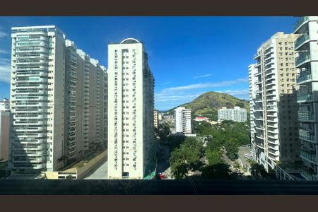 Apartamento à venda com 78m², 2 quartos e 1 vaga Apartamento à venda com 78m², 2 quartos e 1 vagaVaranda