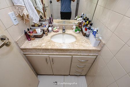 Apartamento à venda com 76m², 3 quartos e 1 vaga Apartamento à venda com 76m², 3 quartos e 1 vagaBanheiro