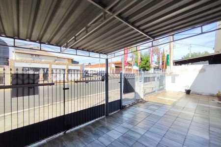 Casa à venda com 300m², 3 quartos e 4 vagas Casa à venda com 300m², 3 quartos e 4 vagasQuintal - Garagem