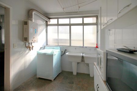 Apartamento para alugar com 205m², 4 quartos e 1 vagaÁrea de Serviço