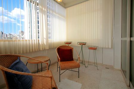 Apartamento para alugar com 205m², 4 quartos e 1 vagaVaranda