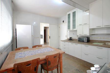Apartamento para alugar com 205m², 4 quartos e 1 vagaCozinha