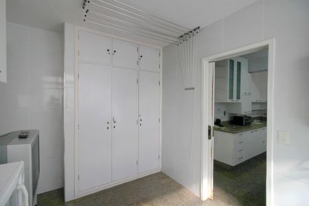Apartamento para alugar com 205m², 4 quartos e 1 vagaÁrea de Serviço