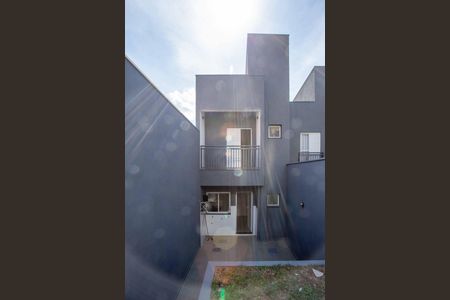 Casa para alugar com 130m², 2 quartos e 2 vagasFachada