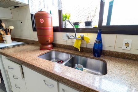 Apartamento à venda com 131m², 3 quartos e 2 vagas Apartamento à venda com 131m², 3 quartos e 2 vagasCozinha