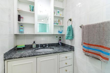 Apartamento à venda com 131m², 3 quartos e 2 vagas Apartamento à venda com 131m², 3 quartos e 2 vagasBanheiro da Suíte 1
