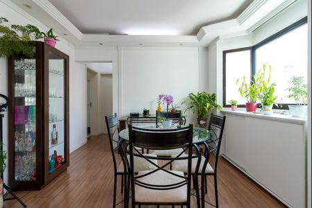 Apartamento à venda com 131m², 3 quartos e 2 vagas Apartamento à venda com 131m², 3 quartos e 2 vagasSala de Jantar