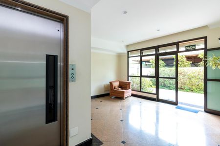 Apartamento à venda com 131m², 3 quartos e 2 vagas Apartamento à venda com 131m², 3 quartos e 2 vagasHall Social