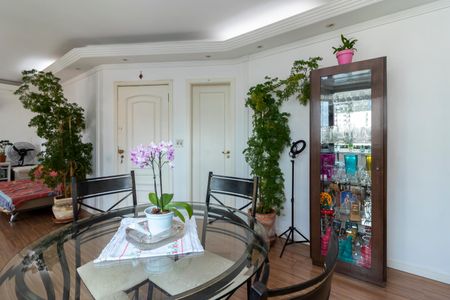 Apartamento à venda com 131m², 3 quartos e 2 vagas Apartamento à venda com 131m², 3 quartos e 2 vagasSala de Jantar