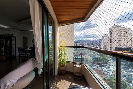 Apartamento à venda com 131m², 3 quartos e 2 vagas Apartamento à venda com 131m², 3 quartos e 2 vagasVaranda da Sala