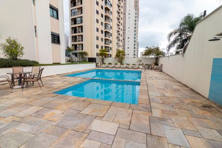 Apartamento à venda com 131m², 3 quartos e 2 vagas Apartamento à venda com 131m², 3 quartos e 2 vagasÁrea comum - Piscina