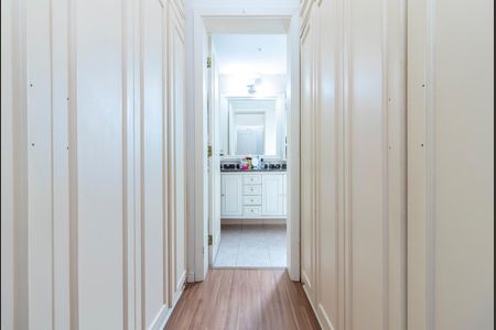 Apartamento à venda com 131m², 3 quartos e 2 vagas Apartamento à venda com 131m², 3 quartos e 2 vagasSuíte 2 - Closet