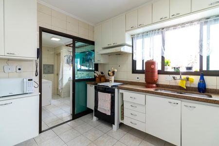 Apartamento à venda com 131m², 3 quartos e 2 vagas Apartamento à venda com 131m², 3 quartos e 2 vagasCozinha