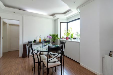 Apartamento à venda com 131m², 3 quartos e 2 vagas Apartamento à venda com 131m², 3 quartos e 2 vagasSala de Jantar