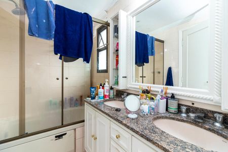 Apartamento à venda com 131m², 3 quartos e 2 vagas Apartamento à venda com 131m², 3 quartos e 2 vagasBanheiro da Suíte 2