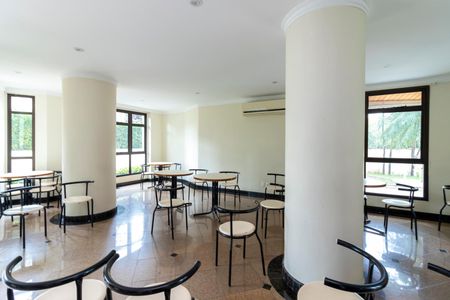 Apartamento à venda com 131m², 3 quartos e 2 vagas Apartamento à venda com 131m², 3 quartos e 2 vagasÁrea comum - Salão de festas