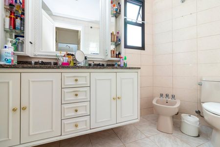 Apartamento à venda com 131m², 3 quartos e 2 vagas Apartamento à venda com 131m², 3 quartos e 2 vagasBanheiro da Suíte 2