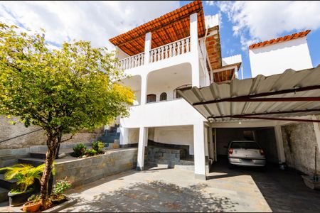 Casa à venda com 188m², 3 quartos e 4 vagasFachada