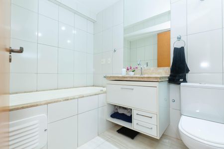 Apartamento à venda com 123m², 4 quartos e 3 vagas Apartamento à venda com 123m², 4 quartos e 3 vagasBANHEIRO1
