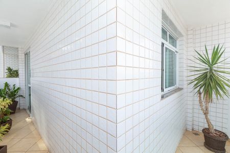 Apartamento à venda com 123m², 4 quartos e 3 vagas Apartamento à venda com 123m², 4 quartos e 3 vagasVARANDA