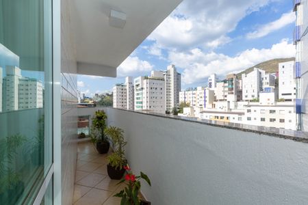 Apartamento à venda com 123m², 4 quartos e 3 vagas Apartamento à venda com 123m², 4 quartos e 3 vagasVARANDA