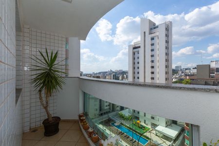 Apartamento à venda com 123m², 4 quartos e 3 vagas Apartamento à venda com 123m², 4 quartos e 3 vagasVARANDA