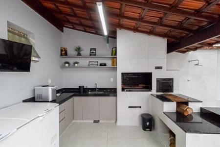 Casa à venda com 321m², 4 quartos e 4 vagas Casa à venda com 321m², 4 quartos e 4 vagasEspaço Gourmet