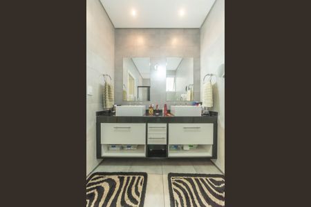 Casa à venda com 350m², 3 quartos e 4 vagasBanheiro da Suíte 3