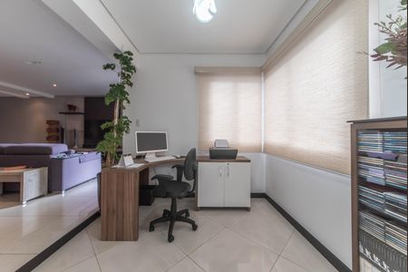 Casa à venda com 350m², 3 quartos e 4 vagasEscritório