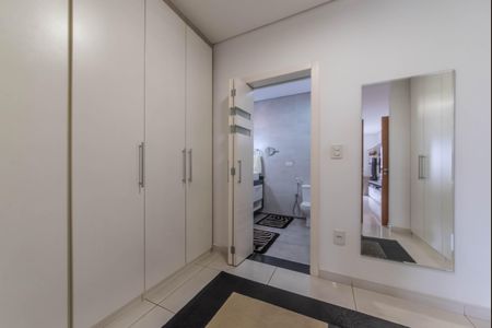 Casa à venda com 350m², 3 quartos e 4 vagasSuíte 3 - Closet