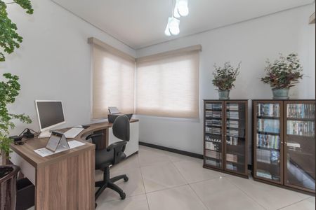 Casa à venda com 350m², 3 quartos e 4 vagasEscritório