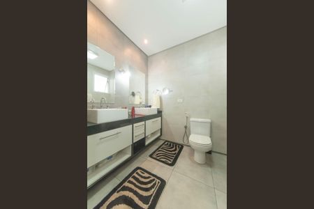 Casa à venda com 350m², 3 quartos e 4 vagasBanheiro da Suíte 3