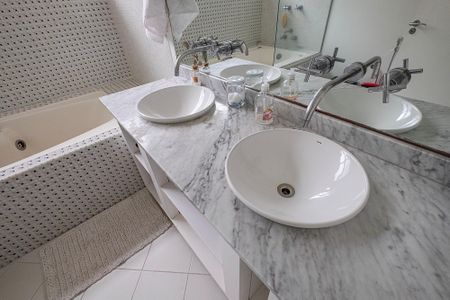 Apartamento à venda com 155m², 3 quartos e 1 vagaBanheiro da Suíte