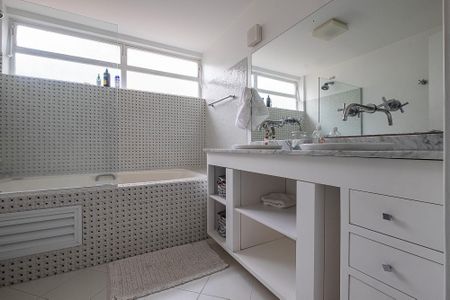 Apartamento à venda com 155m², 3 quartos e 1 vagaBanheiro da Suíte