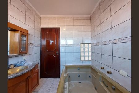 Casa à venda com 225m², 4 quartos e 2 vagas Casa à venda com 225m², 4 quartos e 2 vagasBanheiro 1