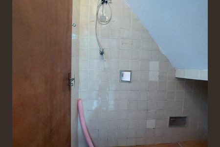 Casa à venda com 225m², 4 quartos e 2 vagas Casa à venda com 225m², 4 quartos e 2 vagasBanheiro de Serviço