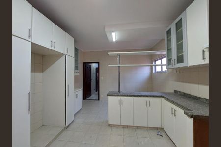 Casa à venda com 225m², 4 quartos e 2 vagas Casa à venda com 225m², 4 quartos e 2 vagasCozinha