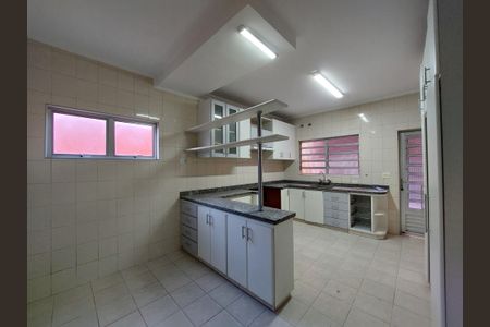 Casa à venda com 225m², 4 quartos e 2 vagas Casa à venda com 225m², 4 quartos e 2 vagasSala de Jantar