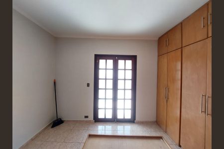 Casa à venda com 225m², 4 quartos e 2 vagas Casa à venda com 225m², 4 quartos e 2 vagasQuarto 1