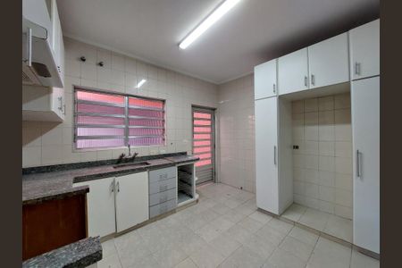 Casa à venda com 225m², 4 quartos e 2 vagas Casa à venda com 225m², 4 quartos e 2 vagasCozinha