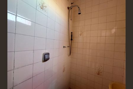 Casa à venda com 225m², 4 quartos e 2 vagas Casa à venda com 225m², 4 quartos e 2 vagasBanheiro da Edícula