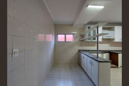 Casa à venda com 225m², 4 quartos e 2 vagas Casa à venda com 225m², 4 quartos e 2 vagasSala de Jantar