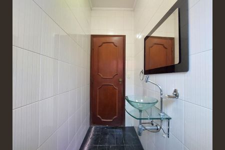 Casa à venda com 225m², 4 quartos e 2 vagas Casa à venda com 225m², 4 quartos e 2 vagasLavabo