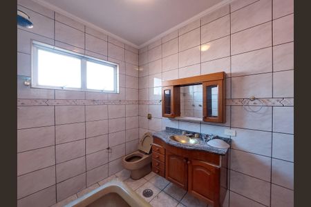 Casa à venda com 225m², 4 quartos e 2 vagas Casa à venda com 225m², 4 quartos e 2 vagasBanheiro 1