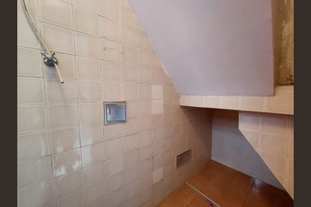 Casa à venda com 225m², 4 quartos e 2 vagas Casa à venda com 225m², 4 quartos e 2 vagasBanheiro de Serviço