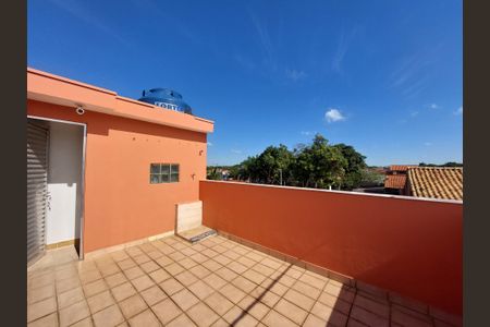 Casa à venda com 225m², 4 quartos e 2 vagas Casa à venda com 225m², 4 quartos e 2 vagasTerraço