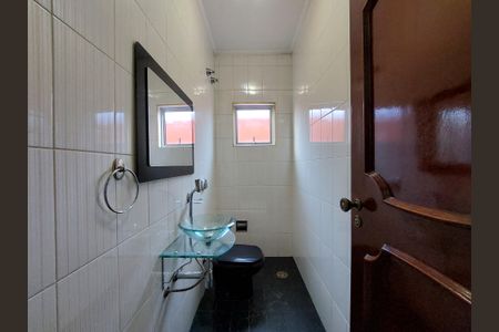 Casa à venda com 225m², 4 quartos e 2 vagas Casa à venda com 225m², 4 quartos e 2 vagasLavabo