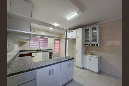 Casa à venda com 225m², 4 quartos e 2 vagas Casa à venda com 225m², 4 quartos e 2 vagasSala de Jantar